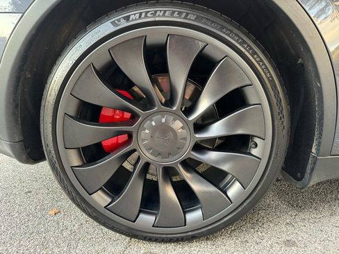 Used 2022 Tesla Model Y Performance image 31