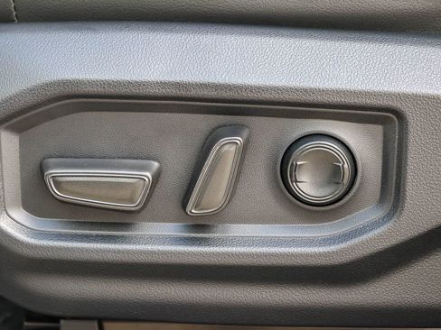 Used 2026 Toyota Tundra Limited AWD/4WD image 46