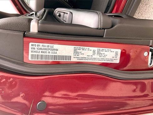 Used 2023 Jeep Grand Cherokee Limited image 31