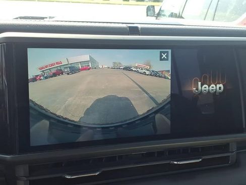 Used 2024 Jeep Wrangler Unlimited Rubicon image 14