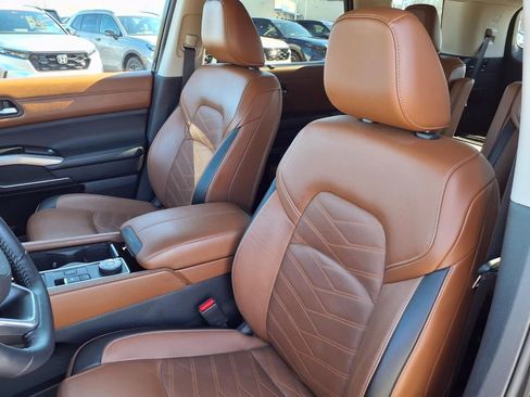 Used 2023 Nissan Pathfinder Platinum image 13