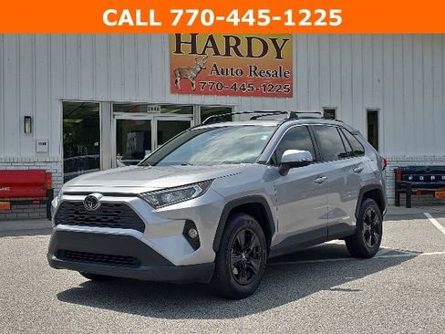 Used 2019 Toyota RAV4 XLE w/ Convenience Package FWD image 1
