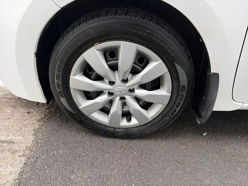 Used 2014 Toyota Corolla LE image 17