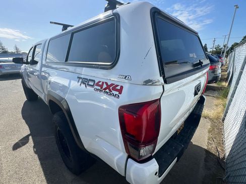 Used 2019 Toyota Tacoma TRD Off-Road w/ TRD Premium Off Road Package AWD/4WD image 6