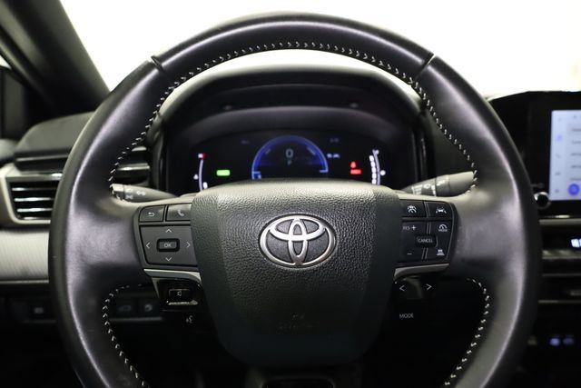 Used 2025 Toyota Camry SE w/ Convenience Package FWD image 17