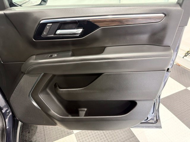 Used 2025 Chevrolet Suburban Z71 AWD/4WD image 26