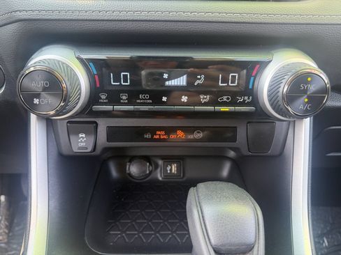 Certified 2025 Toyota RAV4 XLE AWD/4WD image 17