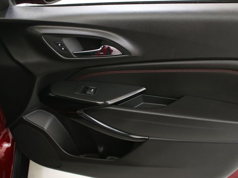 Used 2025 Chevrolet Trax RS w/ Driver Confidence Package FWD image 30