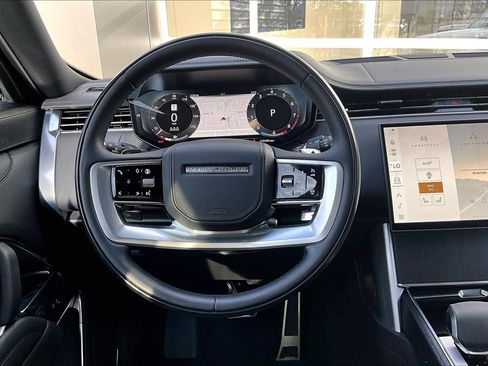 Certified 2025 Land Rover Range Rover SE image 5