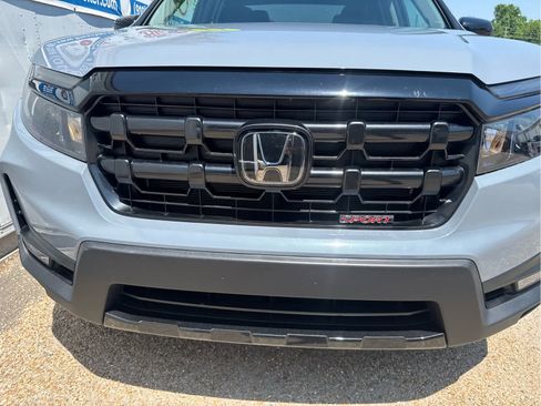 Used 2024 Honda Ridgeline Sport image 10