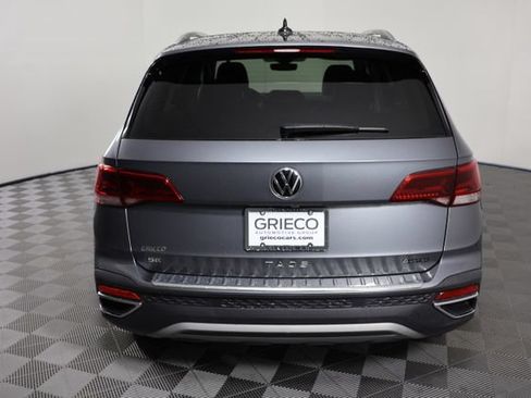 Used 2024 Volkswagen Taos SE w/ Panoramic Sunroof Package AWD/4WD image 7