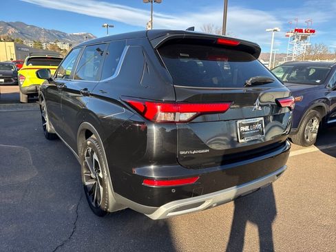 Used 2022 Mitsubishi Outlander SE image 18