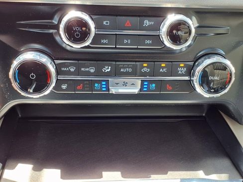 Used 2025 Ford F450 Platinum w/ Platinum Plus Package image 23