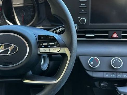 Certified 2023 Hyundai Elantra SE FWD image 23