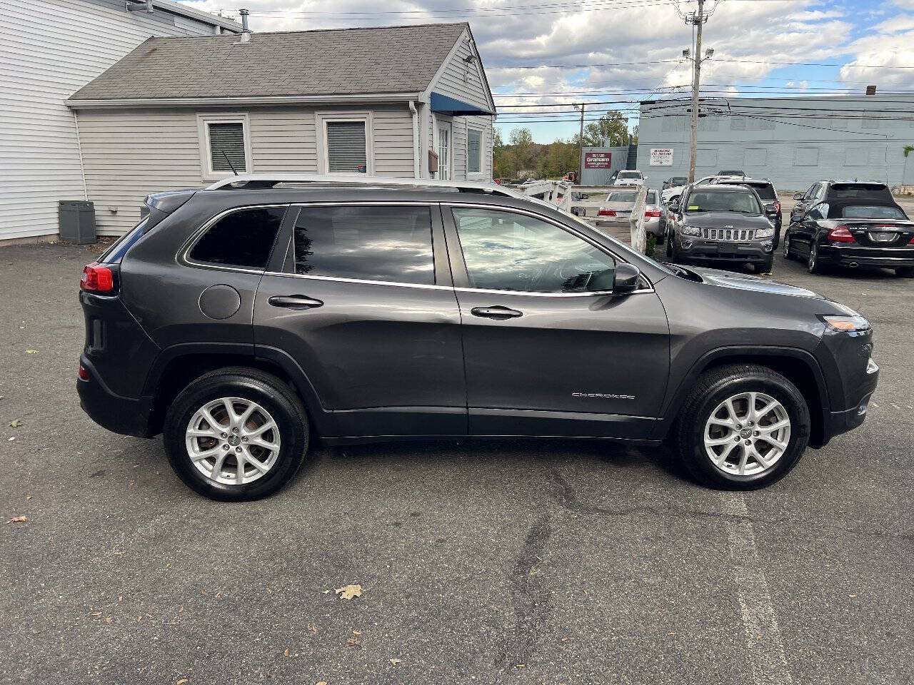 Used 2014 Jeep Cherokee Latitude w/ Comfort/Convenience Group AWD/4WD image 10