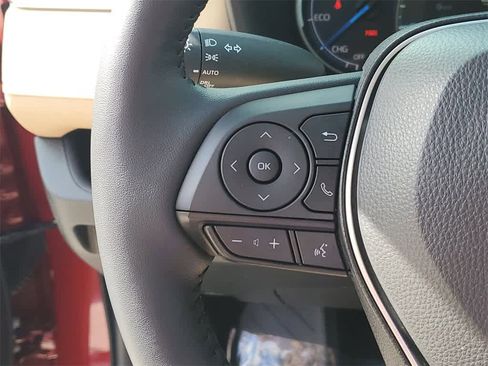 Used 2025 Toyota RAV4 XLE w/ Convenience Package image 27