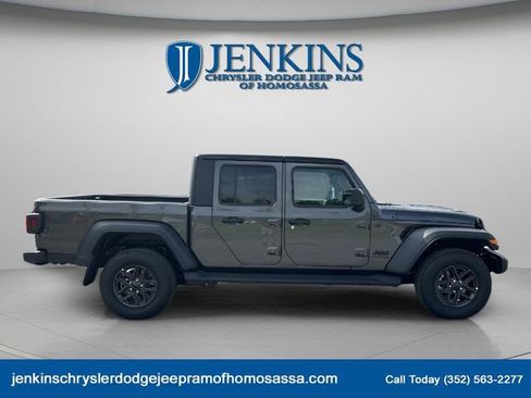New 2025 Jeep Gladiator Sport image 2