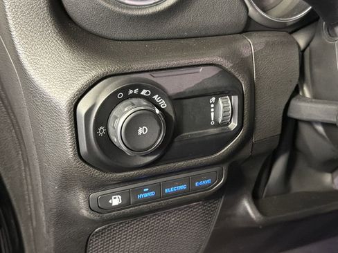 Used 2023 Jeep Wrangler Unlimited Sahara w/ Cold Weather Group image 18