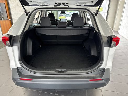 Certified 2025 Toyota RAV4 XLE AWD/4WD image 9