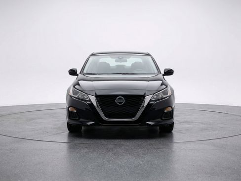 Used 2025 Nissan Altima 2.5 SV FWD image 2