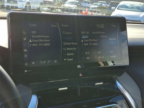 Used 2021 Toyota Venza Limited w/ Carpet Mat Package (TMS) image 18