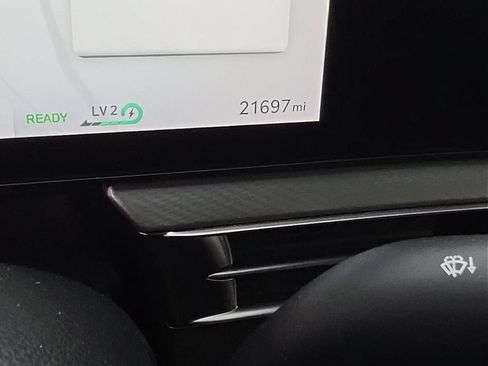 Used 2025 Genesis GV60 RWD image 9
