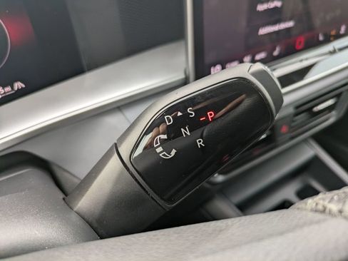 Used 2025 Volkswagen Tiguan SE R-Line AWD/4WD image 10