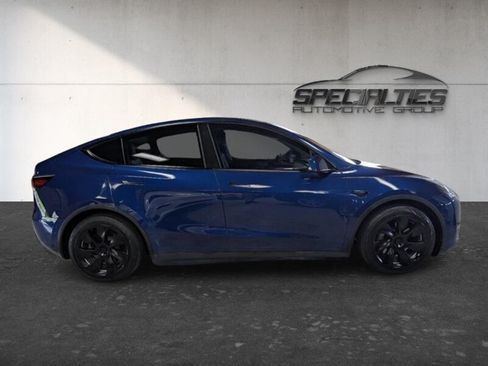 Used 2021 Tesla Model Y Long Range AWD/4WD image 11