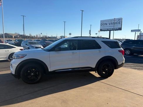 Used 2023 Ford Explorer XLT w/ Equipment Group 202A image 3