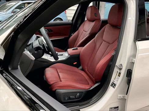 Used 2025 BMW 330i xDrive Sedan w/ M Sport Package image 28