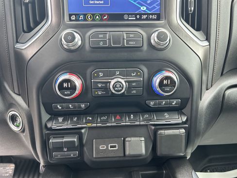 Used 2021 GMC Sierra 2500 AT4 w/ AT4 Premium Plus Package image 18