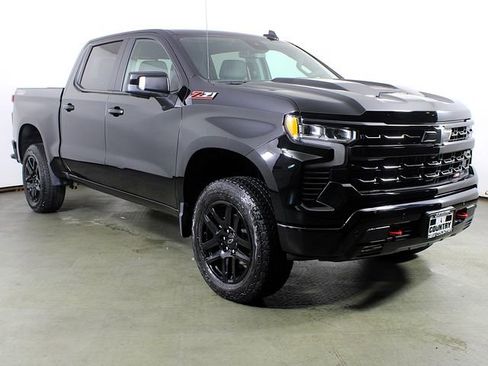 Used 2025 Chevrolet Silverado 1500 LT Trail Boss w/ LT Trail Boss Premium Package AWD/4WD image 9