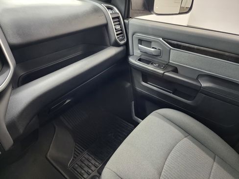 Used 2022 RAM 2500 Big Horn w/ Cold Weather Group image 12