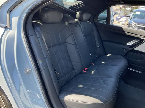 Used 2025 BMW 750e xDrive w/ Premium Package AWD/4WD image 20