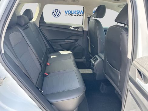 Used 2025 Volkswagen Taos SE FWD image 27
