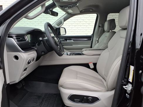 Used 2024 Jeep Wagoneer 2WD w/ Convenience Group I image 12