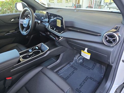 New 2026 Chevrolet Equinox LT w/ Convenience Package II image 31