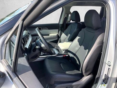 Used 2023 Kia Carnival LX FWD image 26