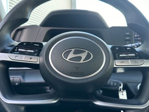 Used 2024 Hyundai Elantra SE image 21