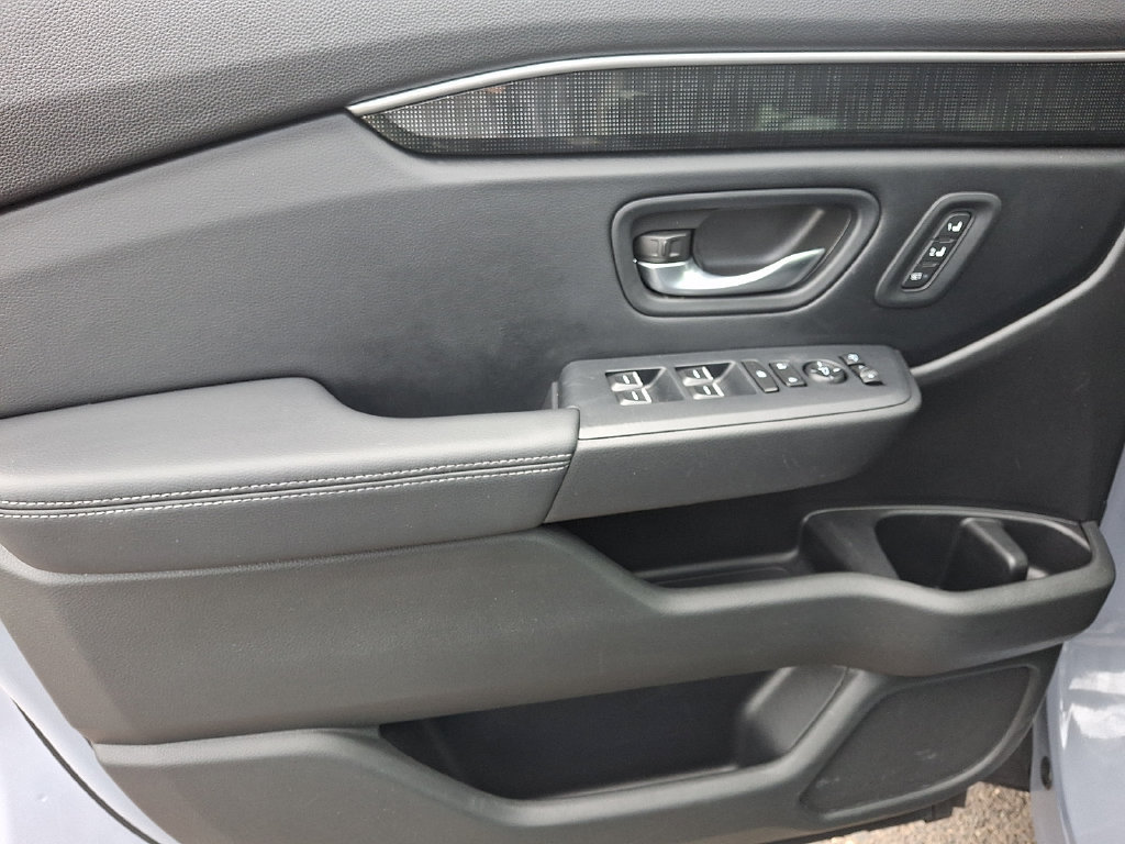 Used 2025 Honda Pilot Elite image 12