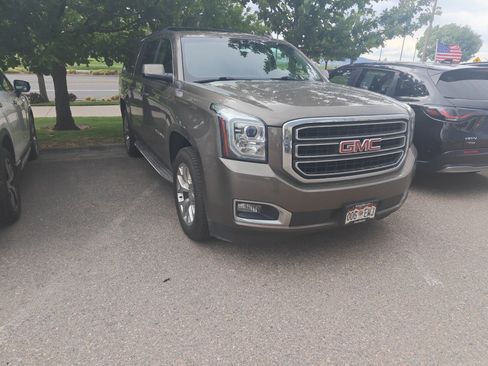 Used 2016 GMC Yukon XL SLT w/ Open Road Package AWD/4WD image 2