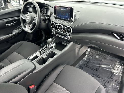 Used 2025 Nissan Sentra SV FWD image 8