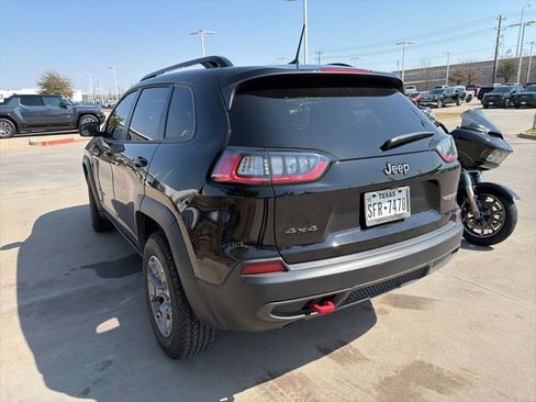 Used 2022 Jeep Cherokee Trailhawk image 3