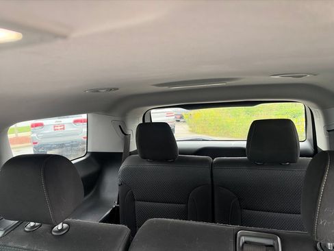 Used 2021 GMC Acadia SLE FWD image 13