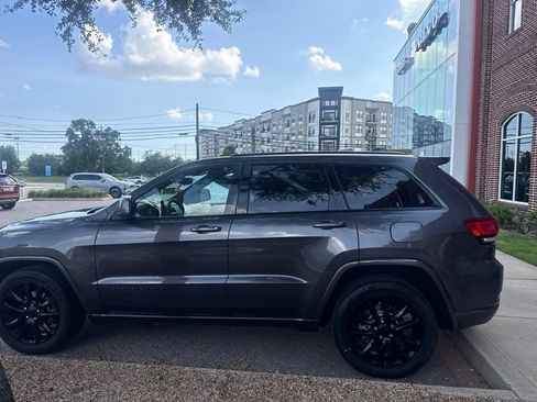 Used 2021 Jeep Grand Cherokee Laredo X RWD image 4
