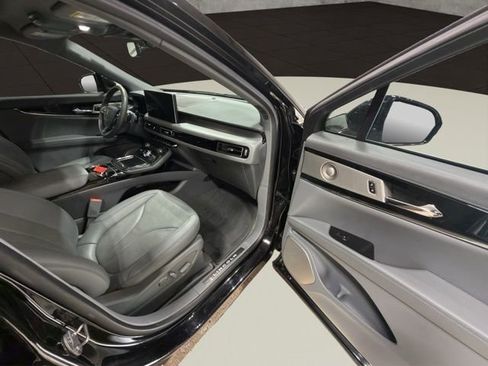 Used 2023 Lincoln Nautilus Reserve w/ Equipment Group 202A image 17