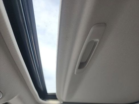 Used 2022 Toyota RAV4 XLE Premium image 26