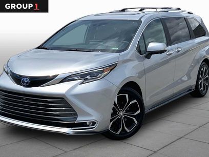 Used 2025 Toyota Sienna Platinum