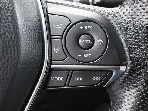 Used 2019 Toyota Avalon XSE image 17