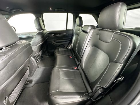 Used 2023 Jeep Grand Cherokee Altitude AWD/4WD image 23